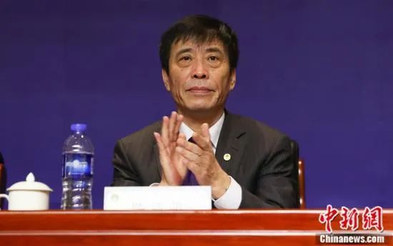 冰面行军、野林伏击、雪原轰炸……多元的战争大场面连番轰炸，尽显巨制规模和工业化标杆水准 香港票房:《釜山行》冠军 谭咏麟陈小春再创新烂 2016-09-09 本周，灾难大片《釜山行》以1869万港元的周票房蝉联香港票房榜首，累计票房也达到4436万港元，将很快超越《X特遣队》取得的成绩。